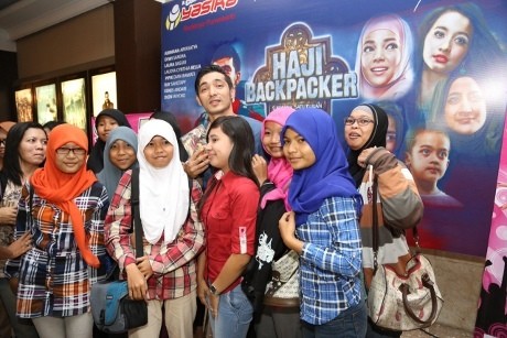 Keseruan Gala Premiere Haji Backpacker di Purwokerto