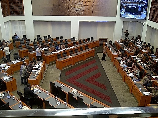 Hari Libur, Agus Marto dan Chatib Basri Merapat ke DPR