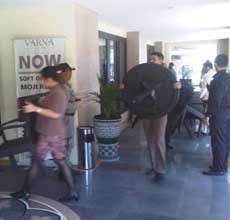 Hotel Varna Mengganti Lantai Trotoar Sesuai Seleranya, Ini Reaksi Satpol