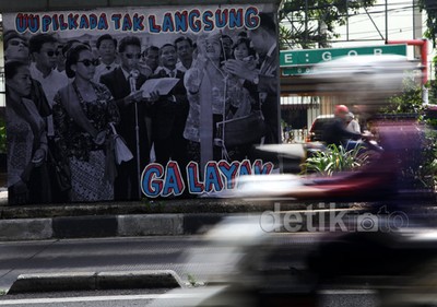 Spanduk Tolak UU Pilkada Tak Langsung