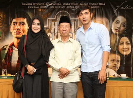 Pipik Sedih Saat Premiere Haji Backpacker di Semarang