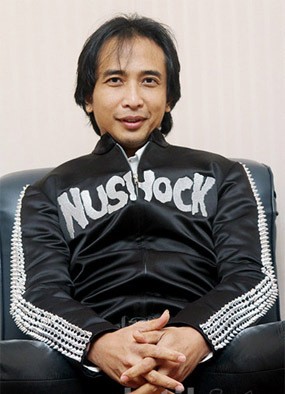 Piyu Bebaskan Anak Komunikasi dengan Flo