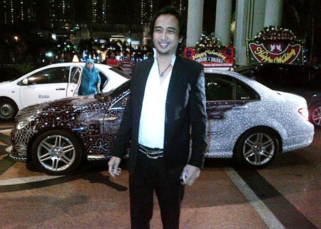 Status Piyu, Duda Atau Masih Jadi Suami Flo?