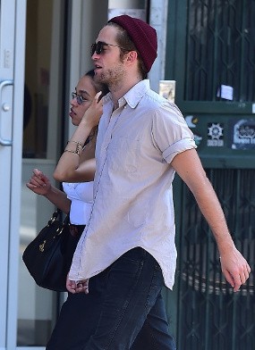 Robert Pattinson Bantah Kabar Pertunangan dengan FKA Twigs