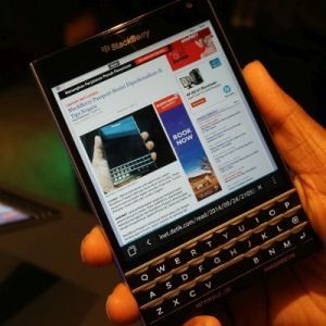 Di Balik Ide Unik BlackBerry Passport