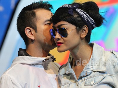 Psstt... Raffi Ahmad dan Jupe Bisik-bisik Apa Tuh?