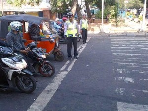Lebih Tertib Mana, Pengendara Motor atau Mobil?