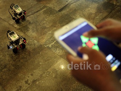 Robot Rakitan Anak SMA di Smart Lab