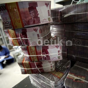 BBM Naik Rp 3.000/Liter, Pihak Jokowi Yakin Dolar Keok di Bawah Rp 11.000