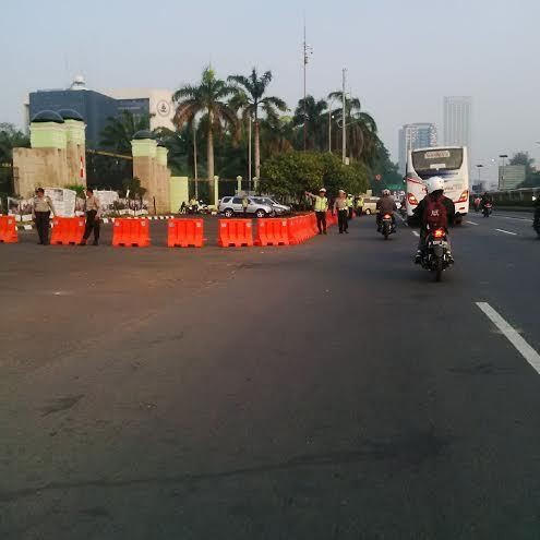 Water Cannon dan Barracuda Juga Disiagakan di Sekitar Gedung DPR