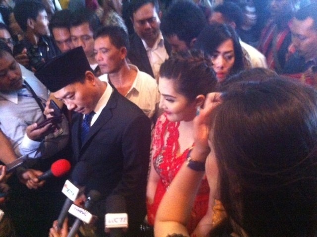 Anang dan Ashanty Dikerubuti Wartawan, Aurel Gemas