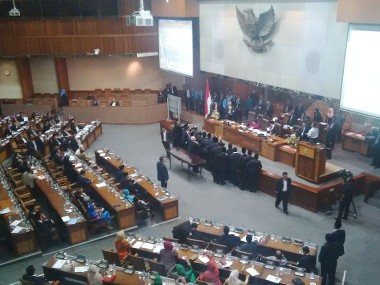Ceu Popong Cabut Skors Buka Paripurna Pimpinan DPR, Banjir Interupsi Langsung Datang