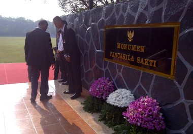Jokowi dan Menteri SBY Mulai Berdatangan di Lubang Buaya