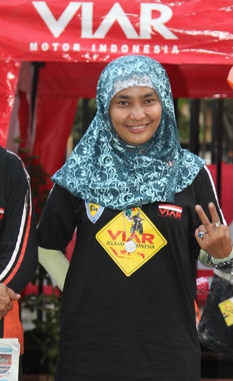 Lady Biker Ini Berani Keliling Indonesia Naik Motor Trail