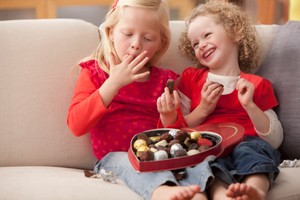 Cegah Obesitas, Singapura Batasi Iklan Makanan Tidak Sehat untuk Anak