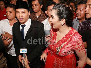 Anang Pilih DPR, Ashanty: Kalau Mau Kaya Nyari Duit di Entertainment