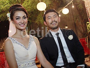 Rio Dewanto dan Atiqah Hasiholan Santai Soal Momongan