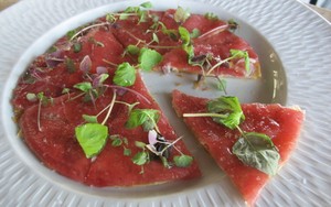 Akira Back: Lembut Gurih Tuna Pizza dan Miso Black Cod yang Sungguh Istimewa