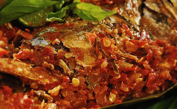 Nyam! Sedapnya Balado dan Pepes Ikan Asin