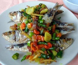 Nyam! Sedapnya Balado dan Pepes Ikan Asin