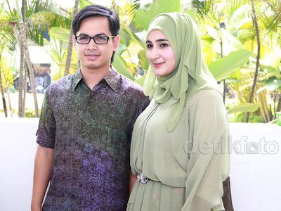 Tommy Kurniawan dan Istri Serasi di Gedung DPR