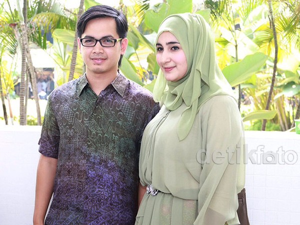 Tommy Kurniawan dan Istri Serasi di Gedung DPR