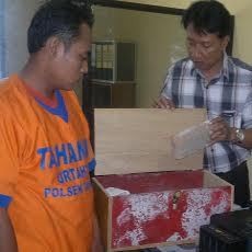 Ngaku Bisa Ambil Emas Batangan Secara Gaib, Dukun Palsu Dibekuk