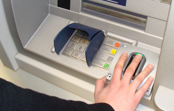 Di AS, Tarik Uang Lewat ATM Bank Lain Kena Biaya Rp 48 Ribu