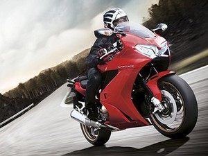 Honda, Tolong Bawa Moge VFR800F!