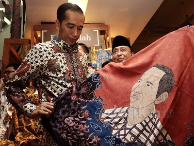 Jokowi Resmikan Pameran Batik Pasar Klewer