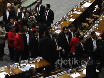 PDIP Cs Walk Out dari Sidang Paripurna DPR