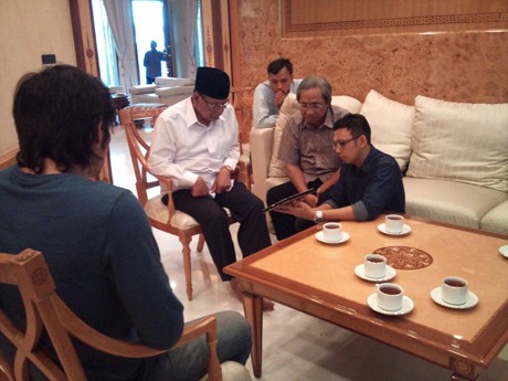 Abimana Nobar Haji Backpacker Bersama Hasyim Muzadi