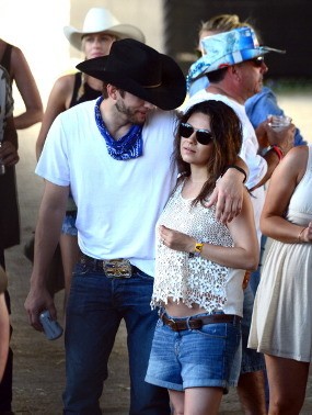 Selamat! Mila Kunis dan Ashton Kutcher Dikaruniai Bayi Perempuan