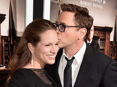 Mesranya... Robert Downey Jr Kecup Istri di Premiere The Judge