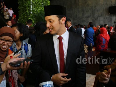 Moreno Soeprapto Gagah Berjas Hitam