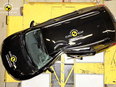 X-Trail Raih 5 Bintang dalam Uji Tabrakan