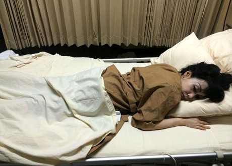 Ada Gangguan Payudara dan Bokong, Malinda Dee Harus Tidur Seperti ini