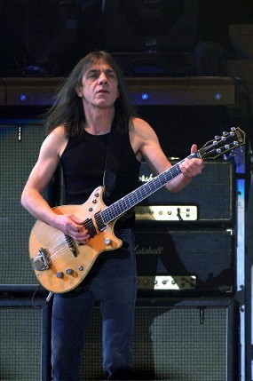 Ini Penyakit yang Bikin Malcolm Young Berhenti dari AC/DC