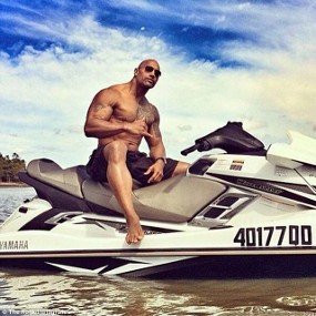 Dwayne Johnson Akan Tampil di Baywatch Versi Layar Lebar