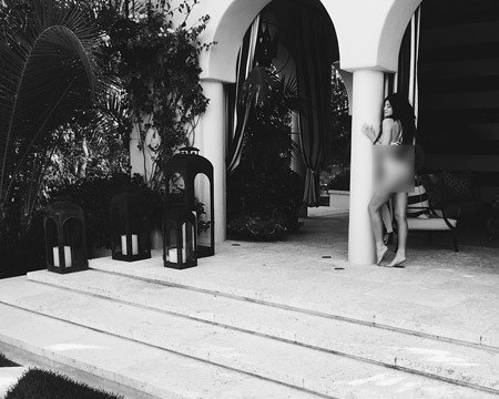 Setelah Kim dan Kendall, Kini Giliran Kylie Jenner yang Tampil Seksi