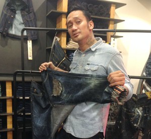 Foto: Tora Sudiro Mendadak Pusing karena Jadi Desainer Jeans