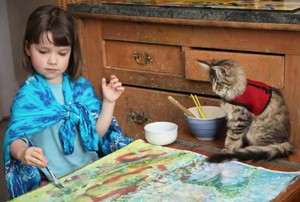 Wah! Kucing Bantu Balita Autistik Ciptakan Lukisan Bernilai Seni