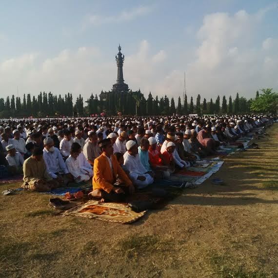 Khusuknya Salat Id Warga Muhammadiyah di Pulau Dewata