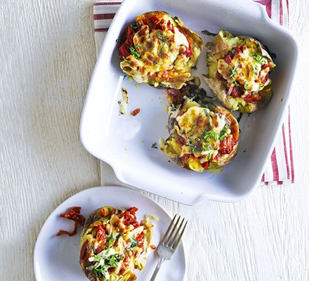 Yummy! Kentang Panggang Pizza yang Gurih untuk Camilan Anak