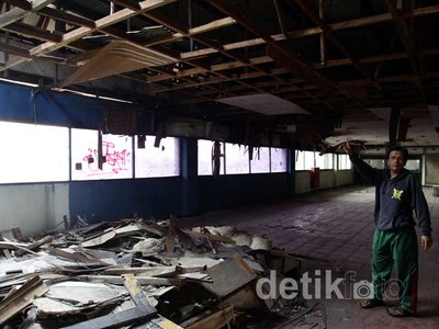 Kondisi Pasar Slipi Jaya Rusak Parah