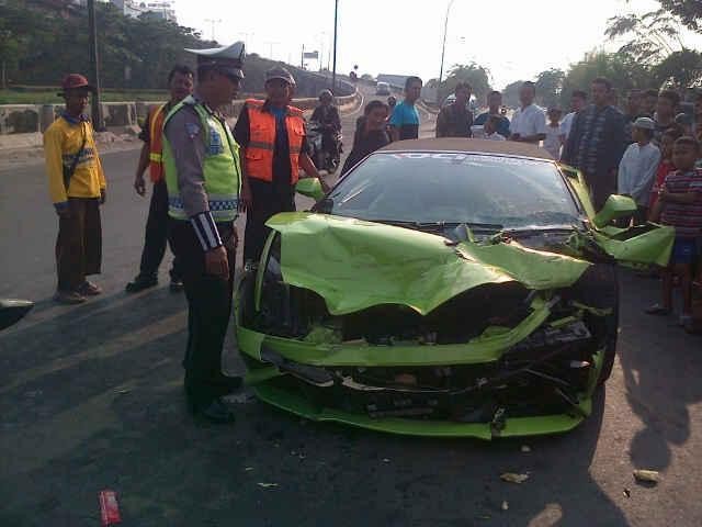 Lamborghini yang Terlibat Kecelakaan di Tol Ancol Milik Hotman Paris Lamborghini yang Terlibat Kecelakaan di Tol Ancol Milik Hotman Paris
