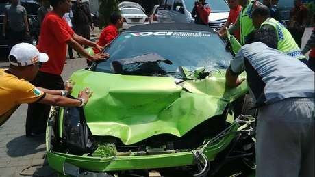 Polisi Buru Sopir Bus Pariwisata dalam Kecelakaan Lamborghini Hotman Paris