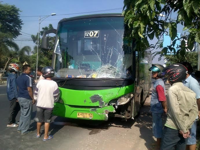Siswa SMA di Semarang Tewas Tertabrak Bus Saat Berangkat 