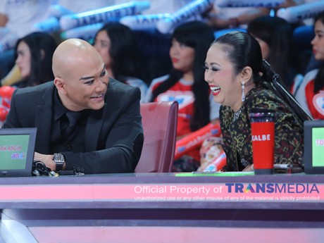 Muah! Deddy Corbuzier Kecup Soimah Muah! Deddy Corbuzier Kecup Soimah