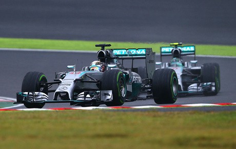 Hamilton Menangi Balapan Basah di Suzuka